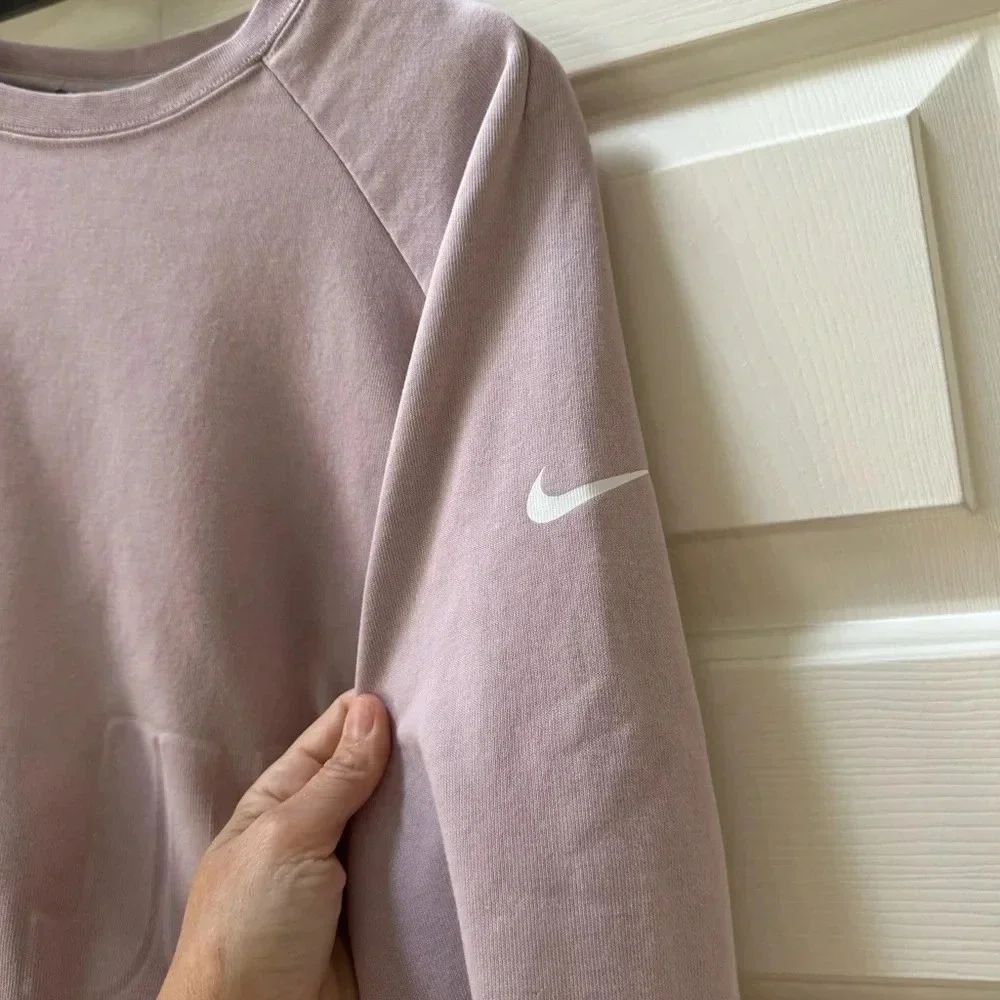 Nike Dri-Fit Embossed Just Do It Cropped Crew Neck Sweatshirt Women’s size M